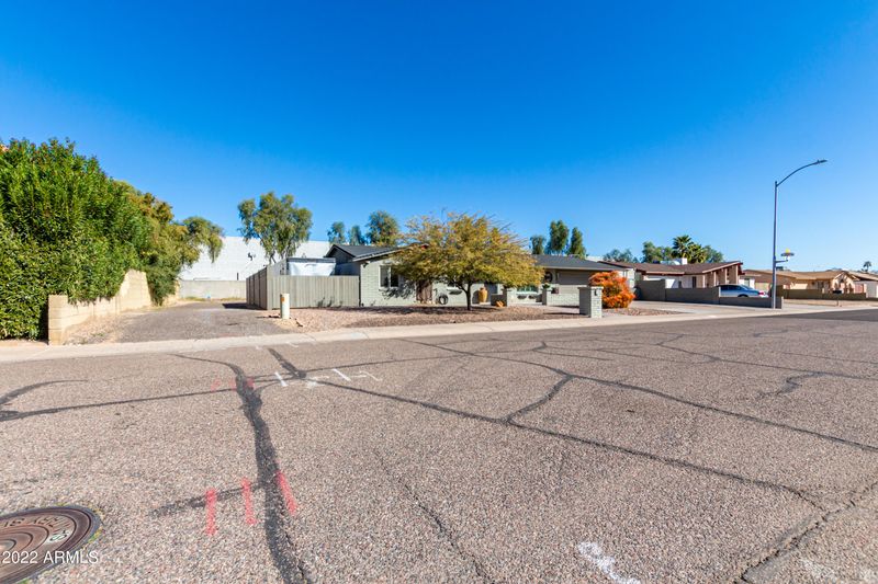 3224 E Laurel Ln, Phoenix, AZ 85028
