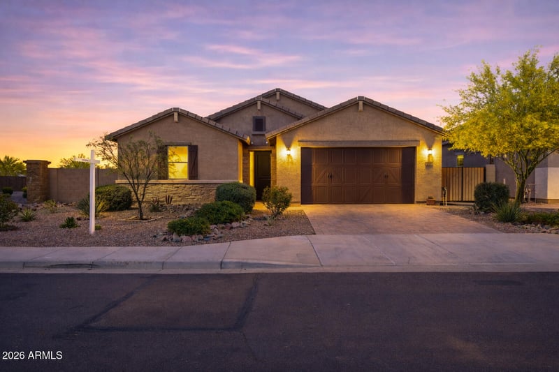 3226 Luna Dr, San Tan Valley, AZ 85143