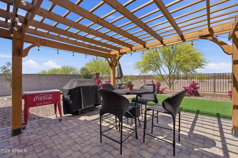 3226 Luna Dr, San Tan Valley, AZ 85143