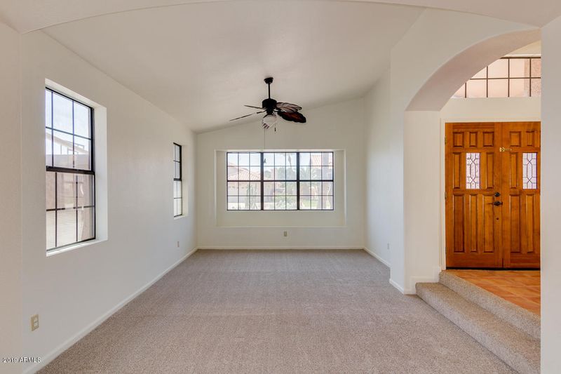3226 E Redwood Ln, Phoenix, AZ 85048