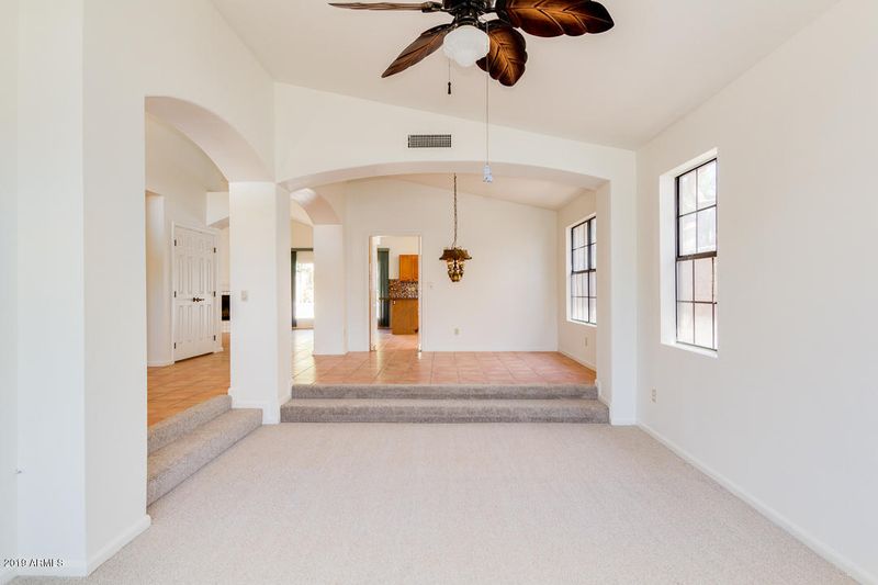 3226 E Redwood Ln, Phoenix, AZ 85048