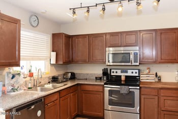 3227 Villa Rita Dr, Phoenix, AZ 85053