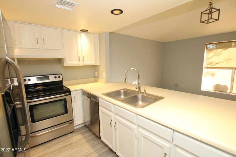 3228 W Glendale Ave #121, Phoenix, AZ 85051