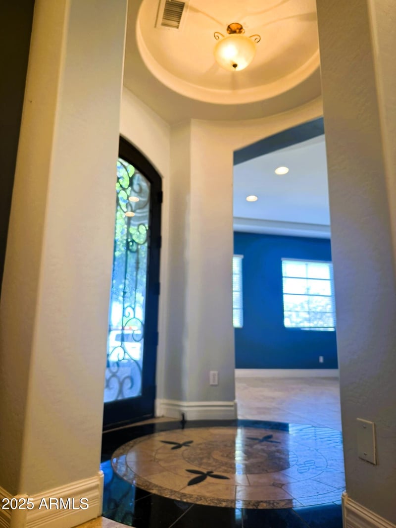 3229 Mountain Village Cir, Phoenix, AZ 85042