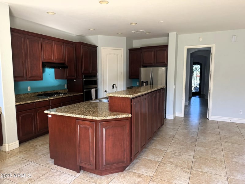 3229 Mountain Village Cir, Phoenix, AZ 85042