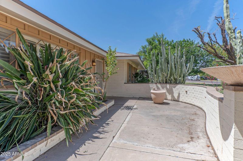 323 E Griswold Rd, Phoenix, AZ 85020