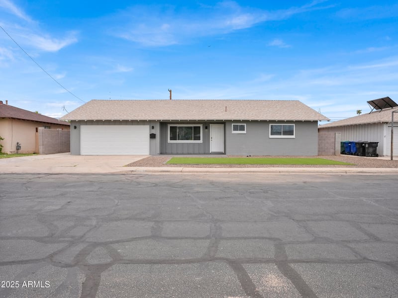 323 Hunt Dr, Mesa, AZ 85203