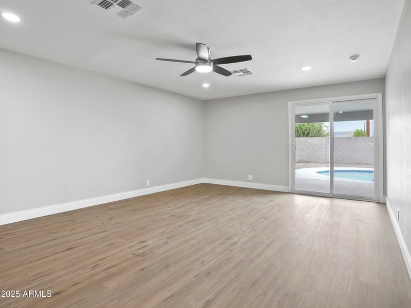 323 Hunt Dr, Mesa, AZ 85203