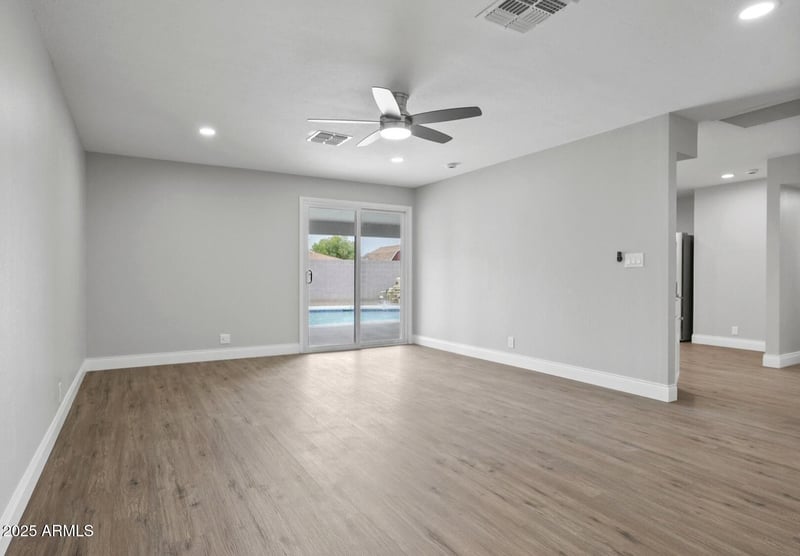 323 Hunt Dr, Mesa, AZ 85203