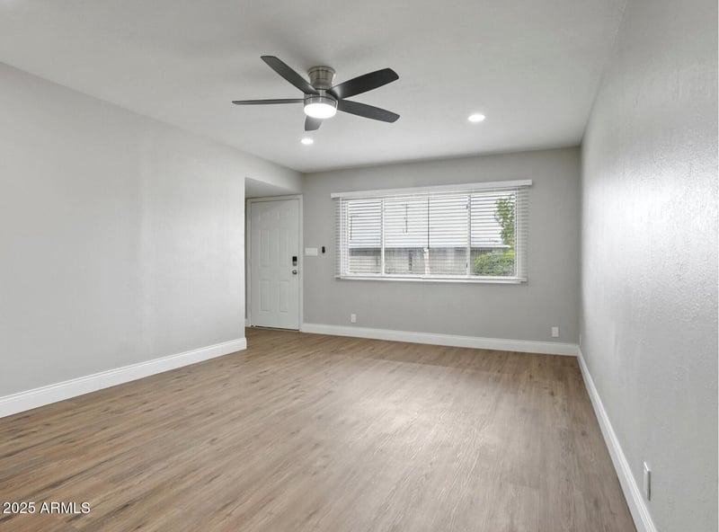 323 Hunt Dr, Mesa, AZ 85203