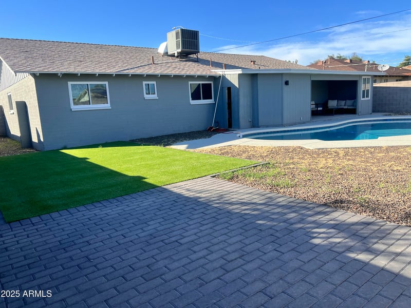 323 Hunt Dr, Mesa, AZ 85203