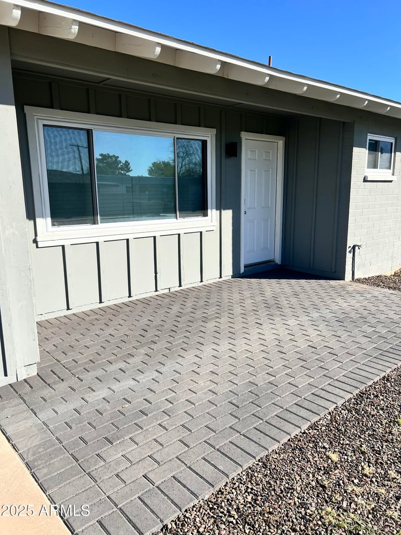 323 Hunt Dr, Mesa, AZ 85203