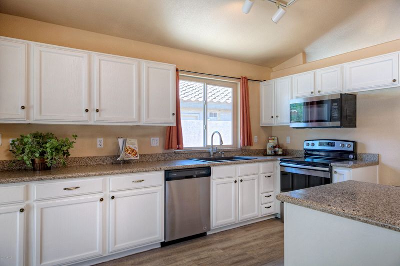 3230 E Behrend Dr, Phoenix, AZ 85050