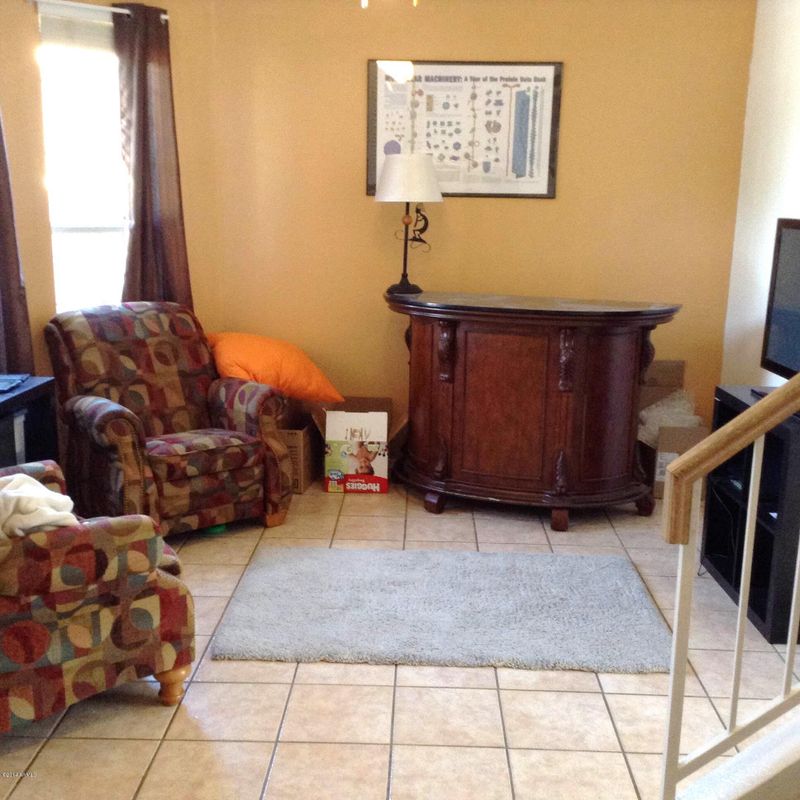 3231 E Wickieup Ln, Phoenix, AZ 85050
