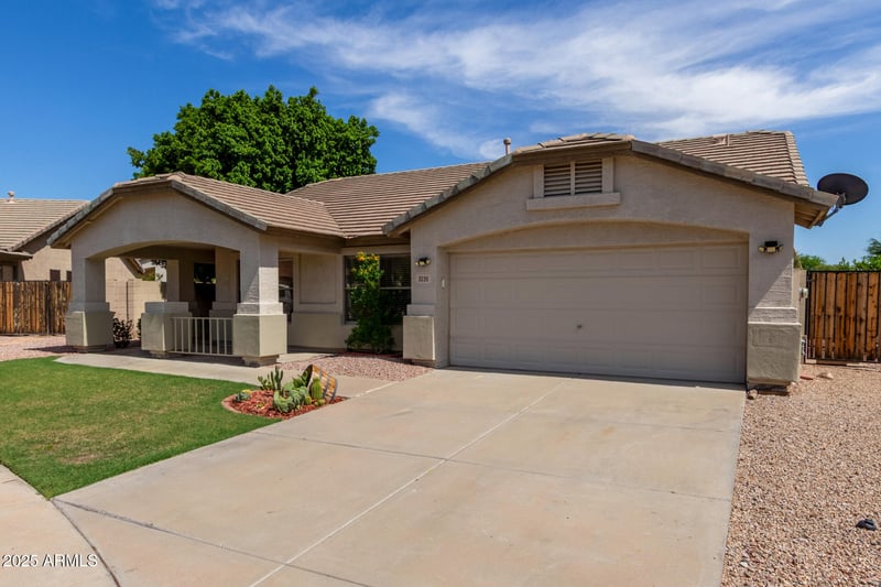 3235 Casitas Del Rio Dr, Phoenix, AZ 85027