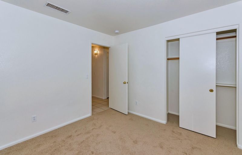 3235 E Hononegh Dr, Phoenix, AZ 85050