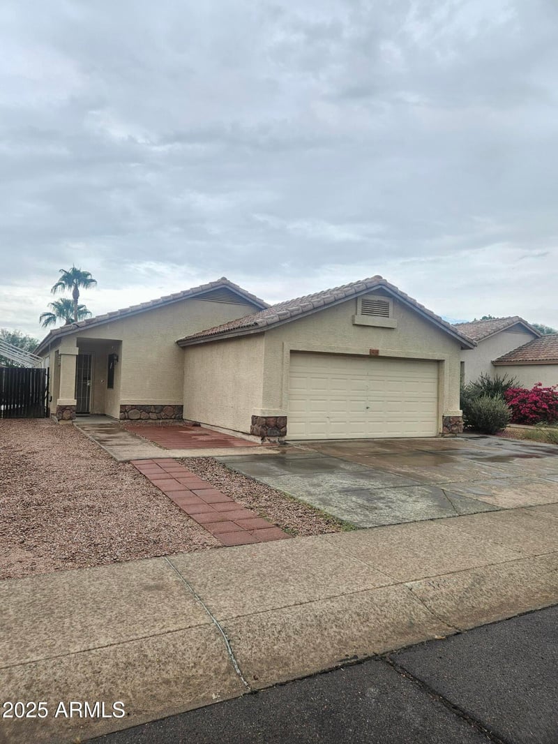 3235 Lone Cactus Dr, Phoenix, AZ 85027