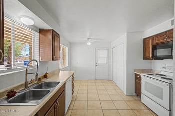 3235 W Country Gables Dr, Phoenix, AZ 85053