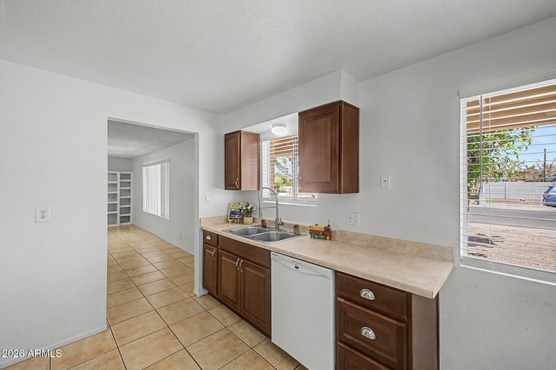 3235 W Country Gables Dr, Phoenix, AZ 85053