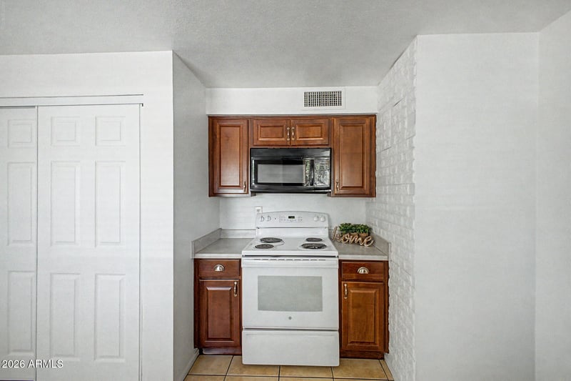 3235 W Country Gables Dr, Phoenix, AZ 85053