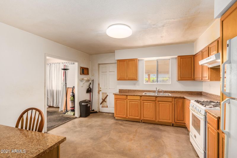 3237 E Madison St, Phoenix, AZ 85034