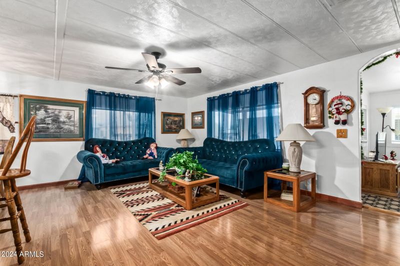 324 S 74th Pl, Mesa, AZ 85208