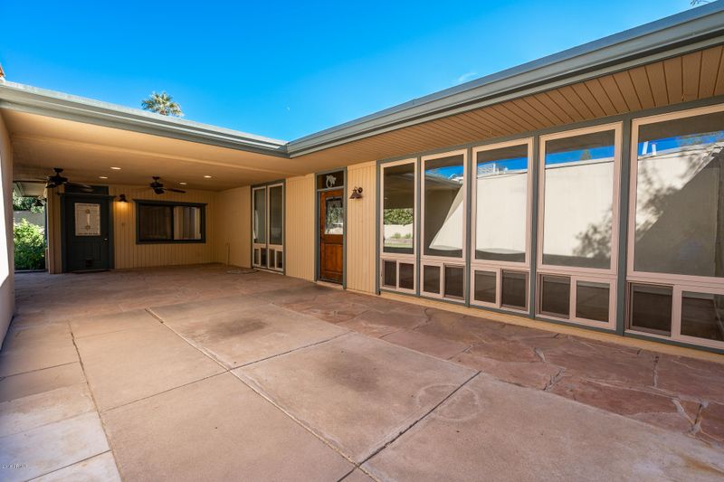 3240 E Minnezona Cir, Phoenix, AZ 85018