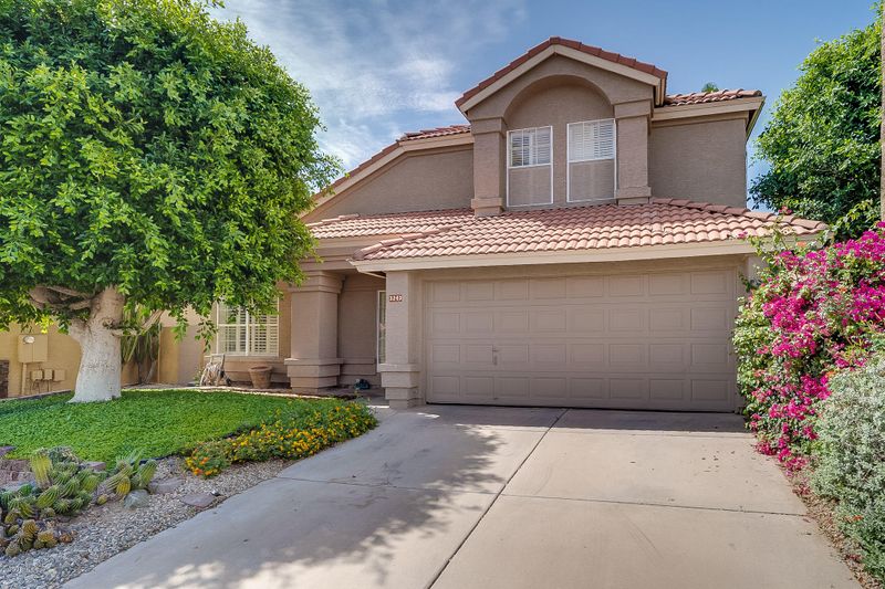 3243 E Silverwood Dr, Phoenix, AZ 85048