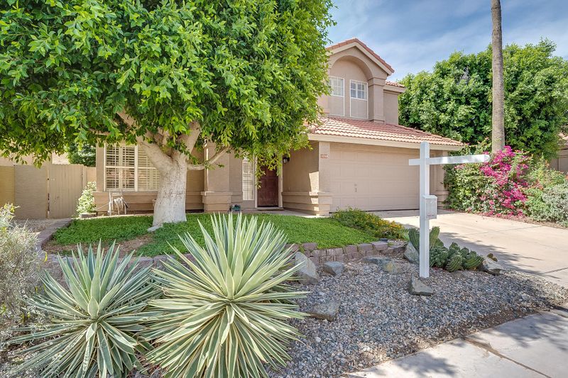 3243 E Silverwood Dr, Phoenix, AZ 85048