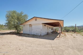32455 Lisa Dr, Black Canyon City, AZ 85324