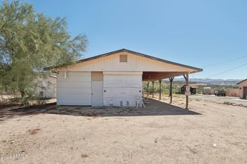 32455 Lisa Dr, Black Canyon City, AZ 85324