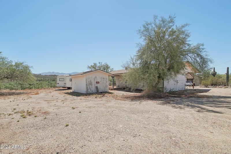 32455 Lisa Dr, Black Canyon City, AZ 85324