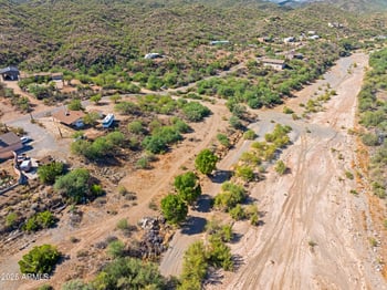 32455 Lisa Dr, Black Canyon City, AZ 85324