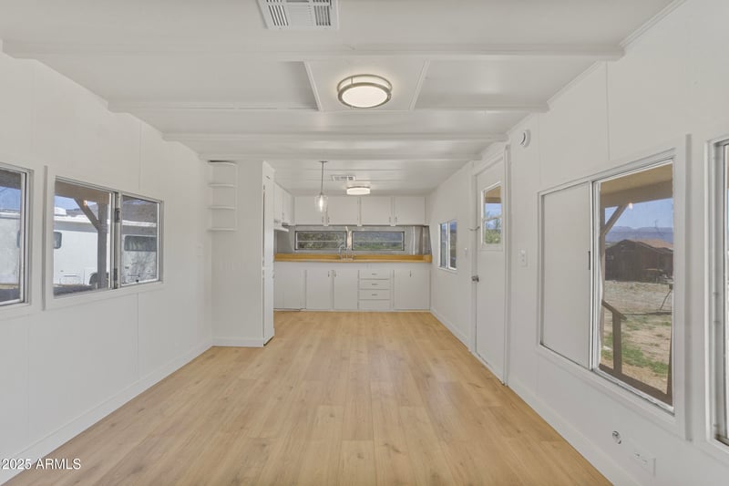 32455 Lisa Dr, Black Canyon City, AZ 85324