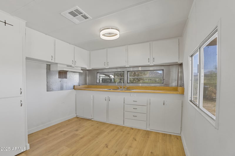 32455 Lisa Dr, Black Canyon City, AZ 85324