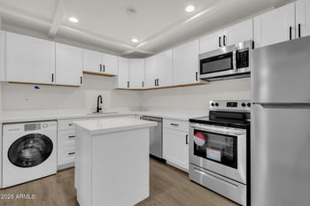325 17th Dr, Phoenix, AZ 85007