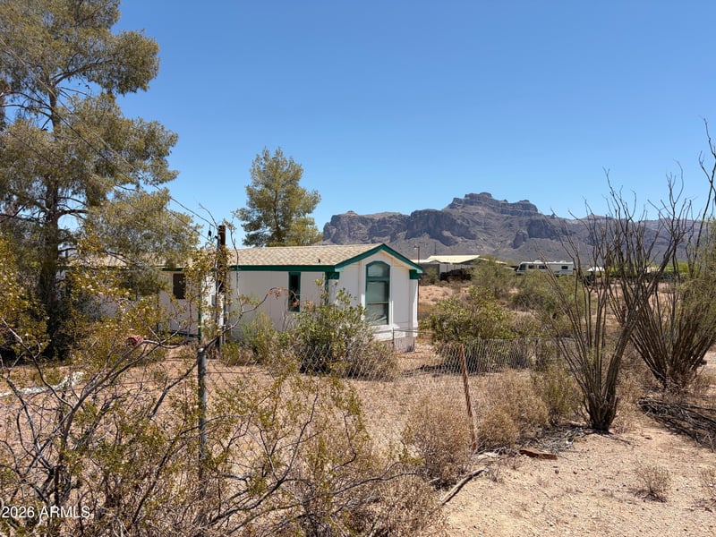 325 Hilton Rd, Apache Junction, AZ 85119