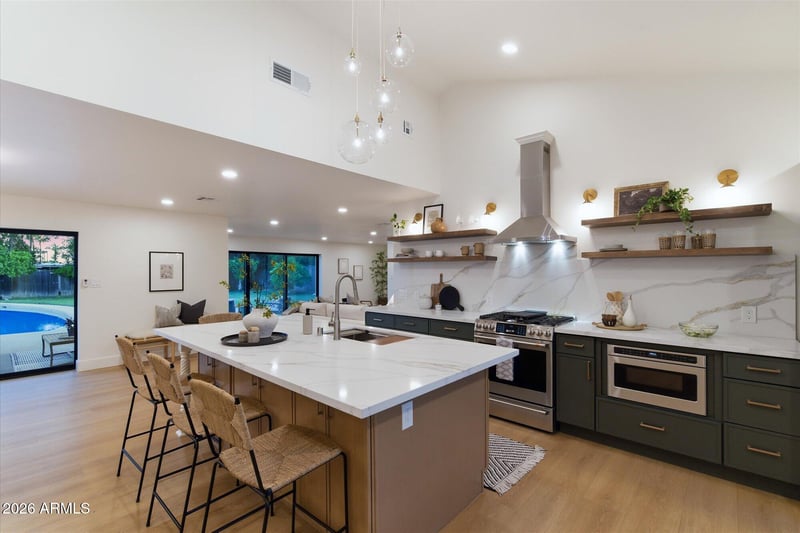 325 W Loma Ln, Phoenix, AZ 85021