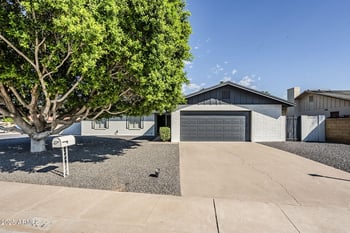 3250 Mercer Ln, Phoenix, AZ 85029