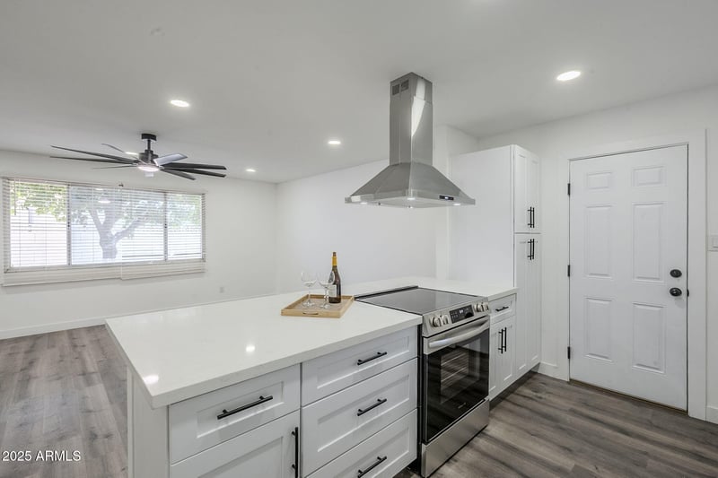 3250 Mercer Ln, Phoenix, AZ 85029
