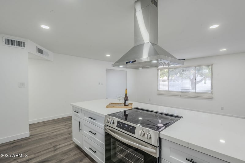 3250 Mercer Ln, Phoenix, AZ 85029