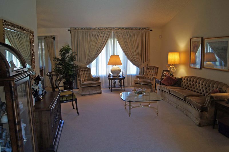 3250 W Campo Bello Dr, Phoenix, AZ 85053