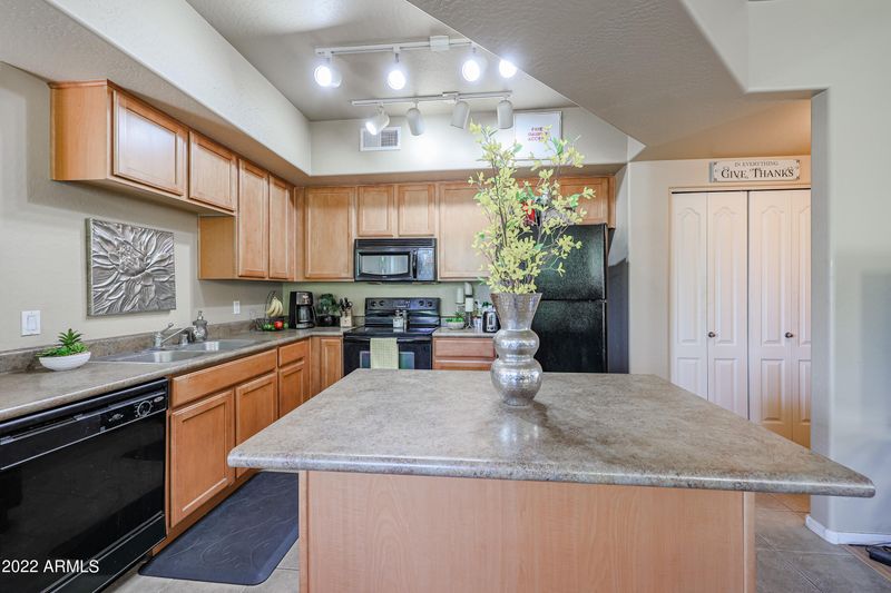 3250 W Greenway Rd #141, Phoenix, AZ 85053