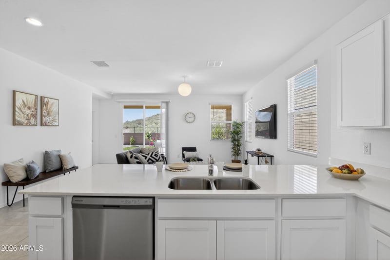3253 W Juniper Canyon Dr, Phoenix, AZ 85083