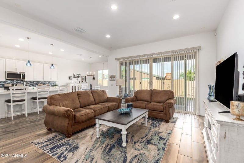 32543 Woodside Dr, San Tan Valley, AZ 85143