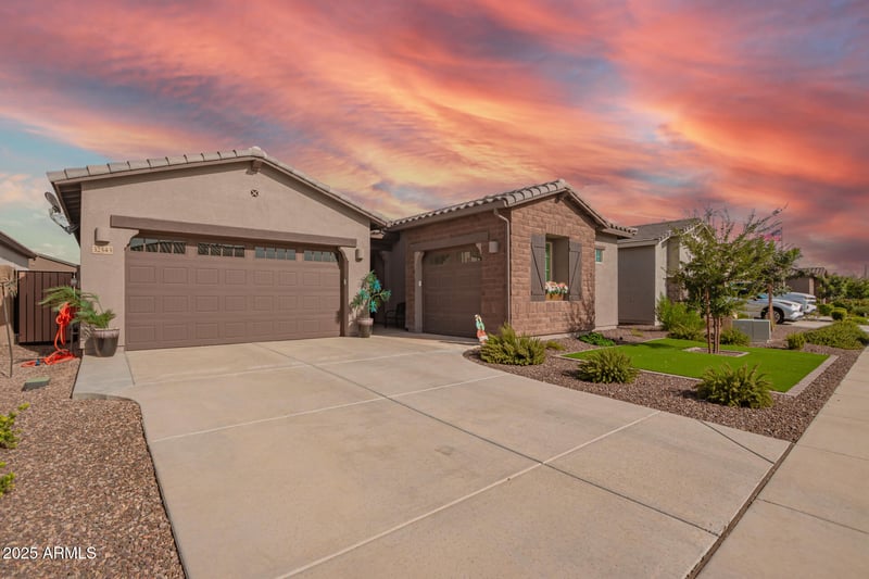 32543 Woodside Dr, San Tan Valley, AZ 85143