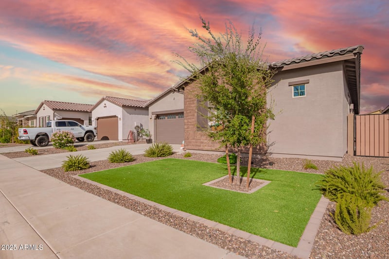 32543 Woodside Dr, San Tan Valley, AZ 85143