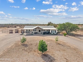 32556 Keffer Rd, San Tan Valley, AZ 85143