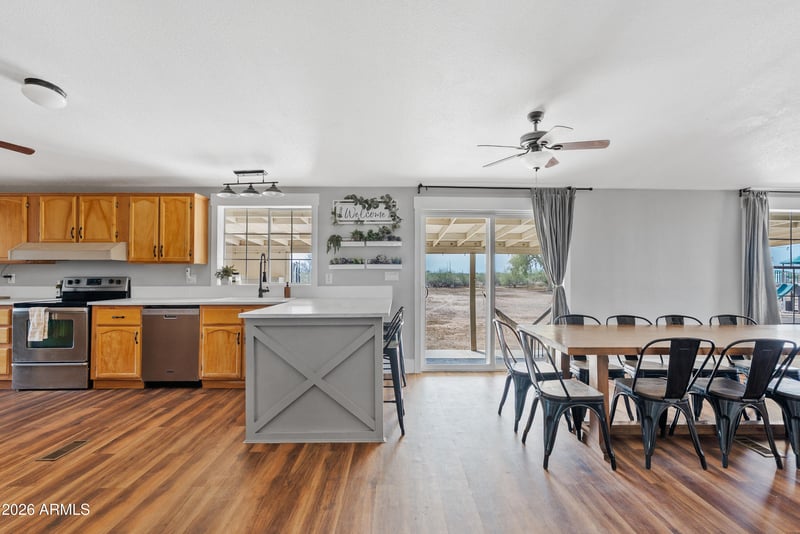 32556 Keffer Rd, San Tan Valley, AZ 85143