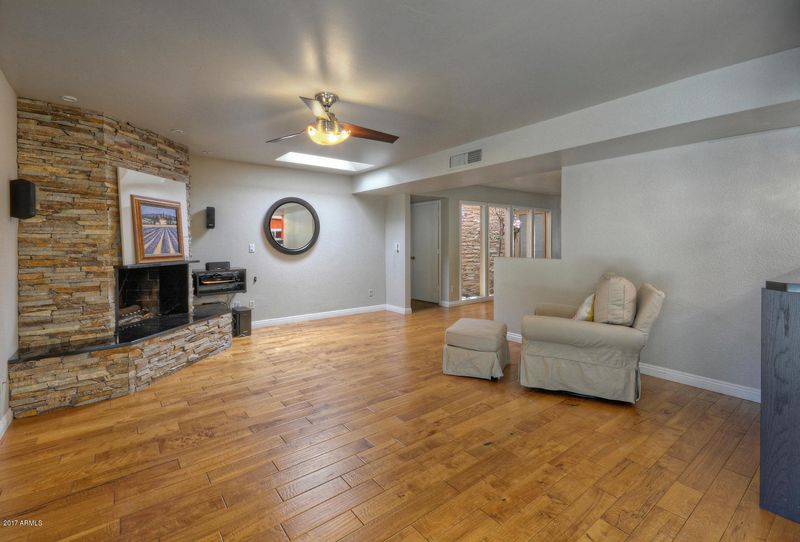3264 E Vogel Ave, Phoenix, AZ 85028